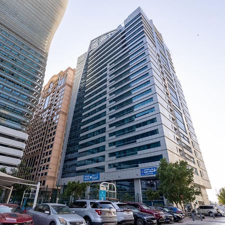 Lovely 3 Bedroom Apartment Beach Front อาบูดาบี ภายนอก รูปภาพ