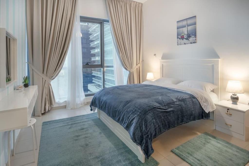 Lovely 3 Bedroom Apartment Beach Front อาบูดาบี ภายนอก รูปภาพ