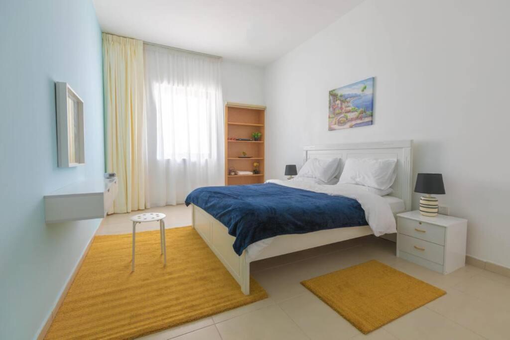 Lovely 3 Bedroom Apartment Beach Front อาบูดาบี ภายนอก รูปภาพ