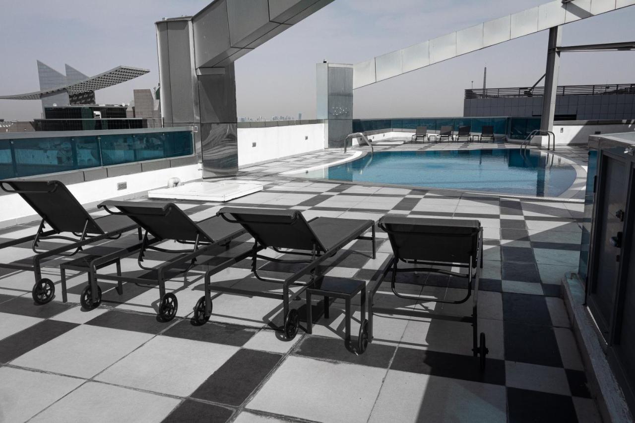 Lovely 3 Bedroom Apartment Beach Front อาบูดาบี ภายนอก รูปภาพ